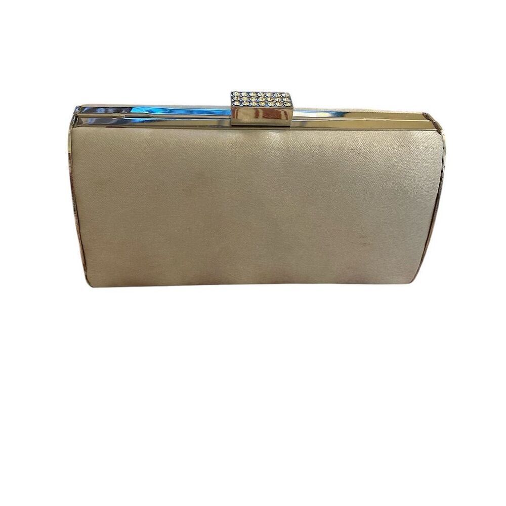 Elegant Silver Clutch Purse with Jewel Clasp